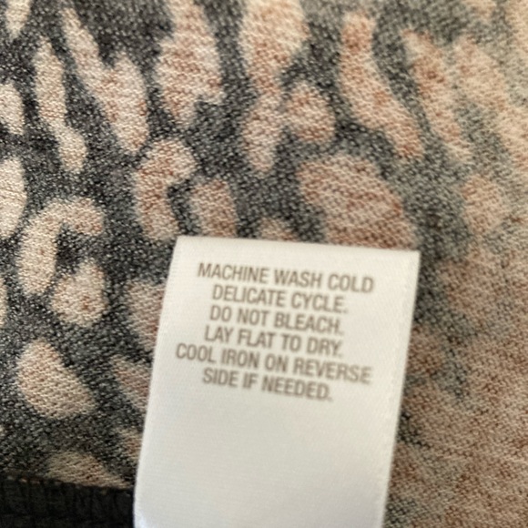 Roz & Ali Cardigan Animal Print Size Medium - Picture 5 of 5